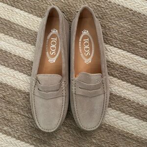 TODS - Gommino Driving Shoes in Suede